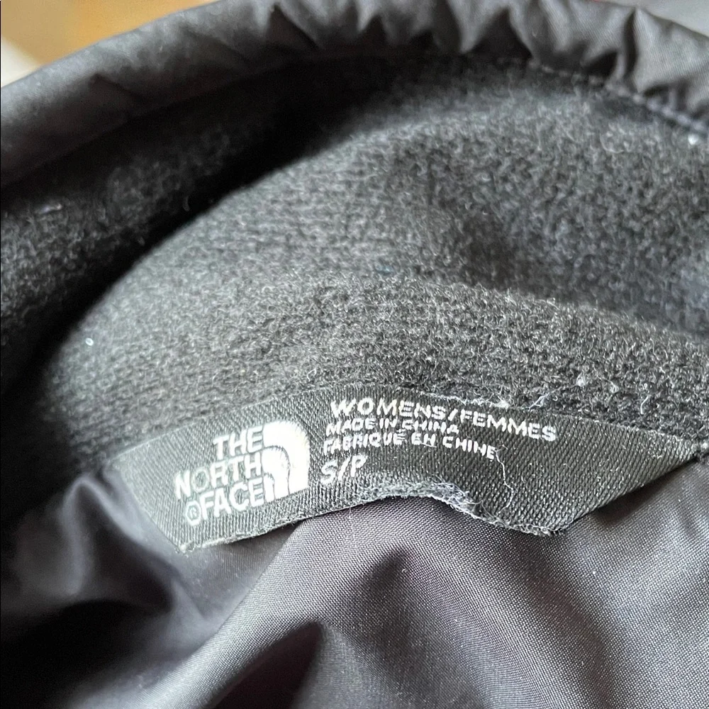 The North Face Black Quilted Jacket - Picture 3 of 4